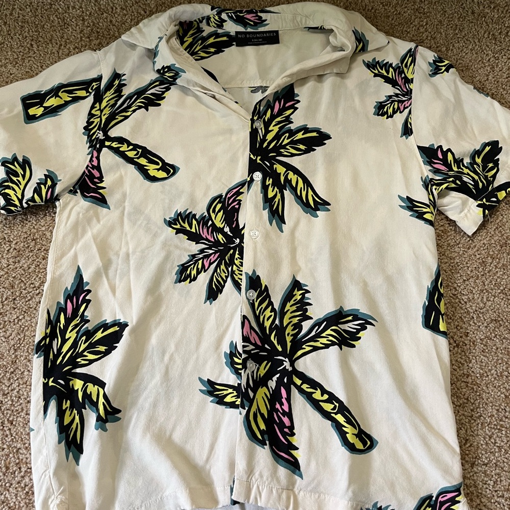 Men’s size small short sleeve button up